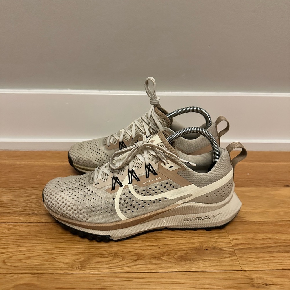Nike Pegasus Trail 4 Women's Running Shoes (Sanddrift/) Size 8